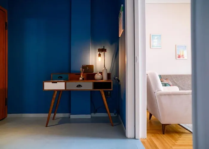 Bluexenia 1 Bedroom Retro Luxury