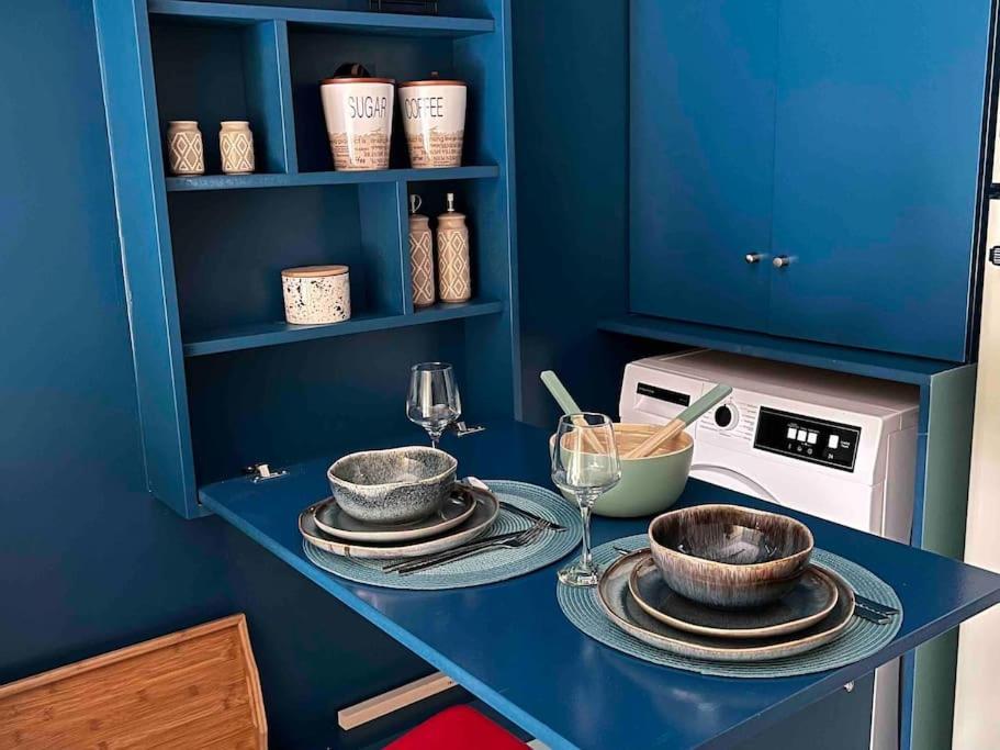 Bluexenia 1 Bedroom Retro Luxury